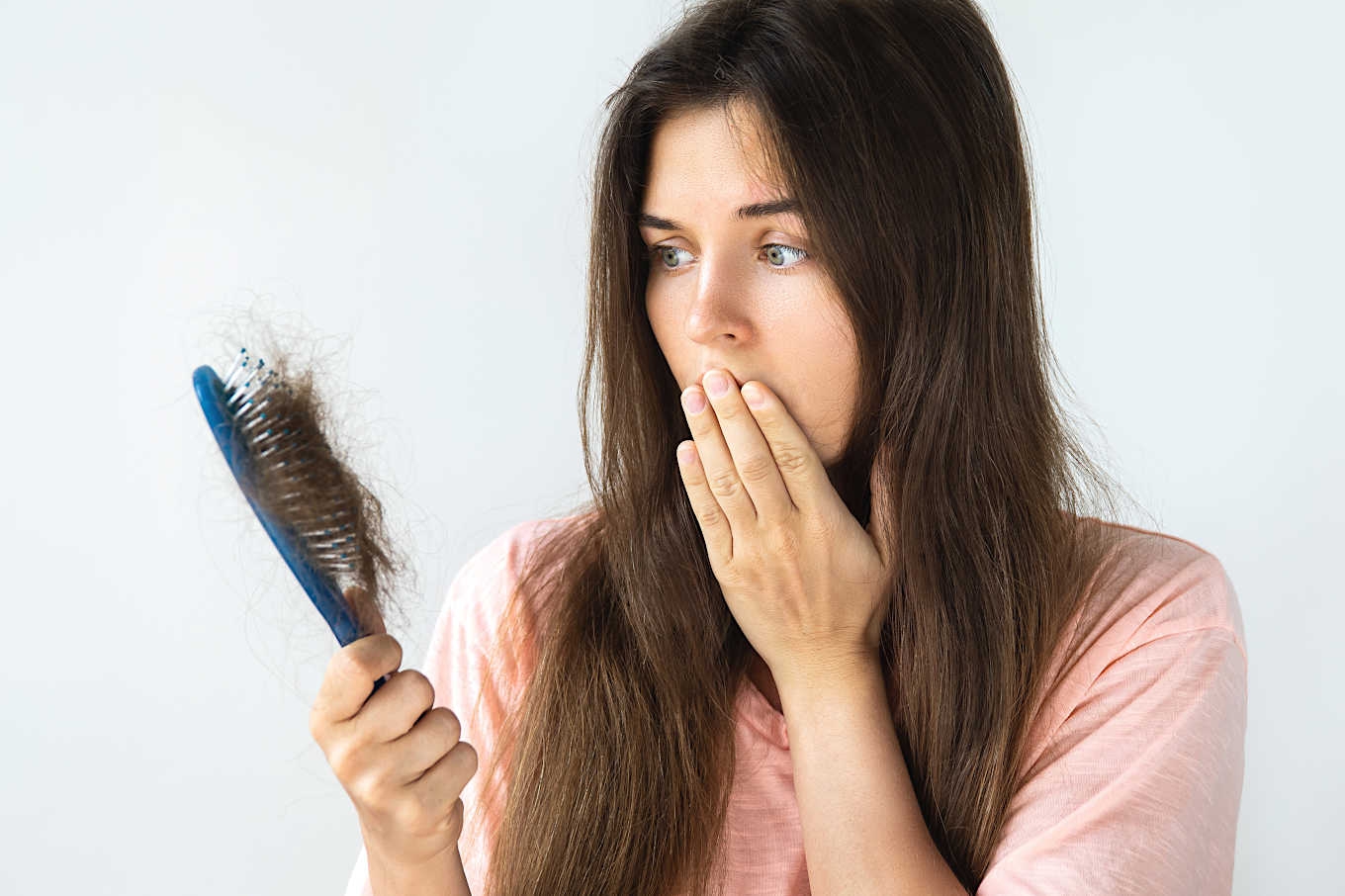 7 NGUYÊN NHÂN KHIẾN TÓC RỤNG NHIỀU BẠN CÓ BIẾT?
